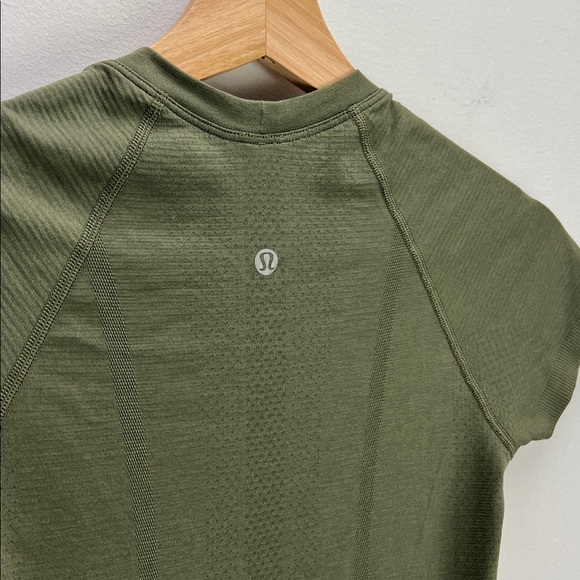 Lululemon Swiftly Tech 2.0 Short Sleeve T Shirt Green Womens 2 Running Workout - Picture 5 of 7